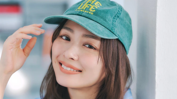 【キャップコーデ】シャツに合わせ、きれいめ印象のままこなれ感も！【BAILA今日のコーデ】