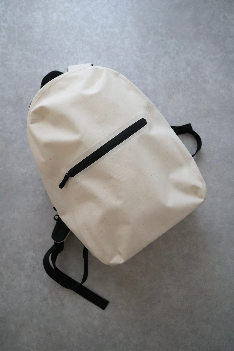 30代　ママ　リュック　コーデ　ファッション　PLST　無印　良品　モノトーン