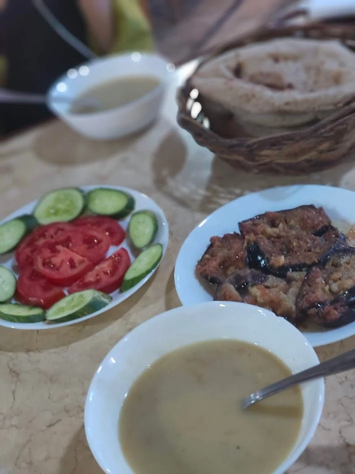 砂漠　オアシス　昼食