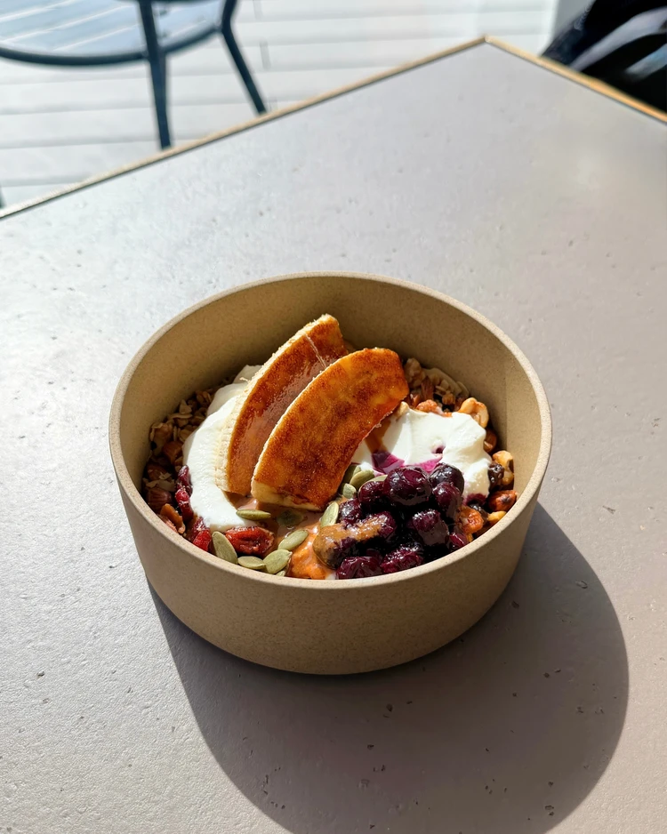 自由が丘カフェ アンバー グラノーラ ギリシャヨーグルト 朝活