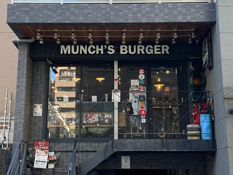 ハンバーガー屋外観