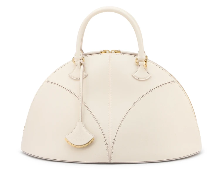 ブルガリ ディーヴァ ドリーム バッグ(W35×H22×D18cm)¥529100(ゴートレザー/ペルラホワイト)