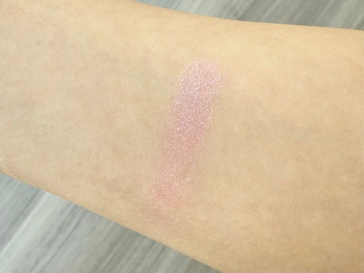 澄桜アイシャドウのスウォッチ