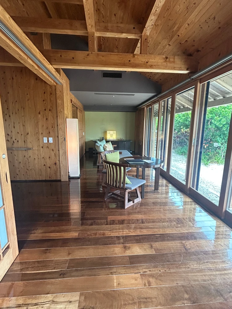 玄関を入ってすぐ、ガジョーニのリビング部分