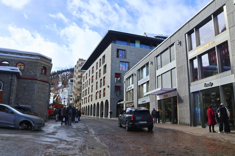 【世界遺産】車窓が美術館！ベルニナ急行で巡る色のコントラストと絶景旅【イタリア⇔スイス】_15_1