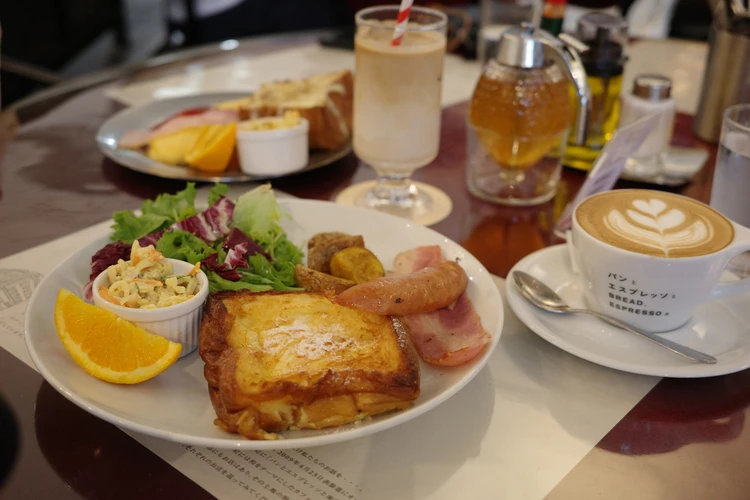 【大阪】“元銀行”の美建築でふわとろフレンチトースト。天井高10mの吹き抜けで味わうモーニング<パンとエスプレッソと堺筋倶楽部>_6