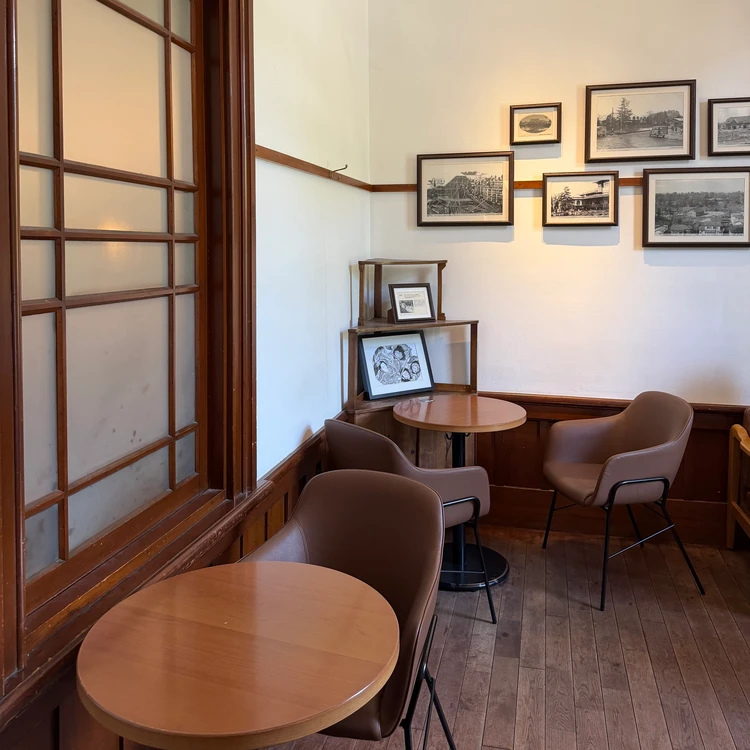 スターバックス弘前城公園前店内装