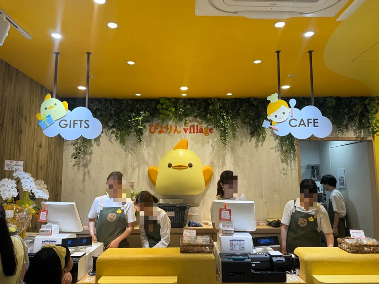 ぴよりんカフェに入店