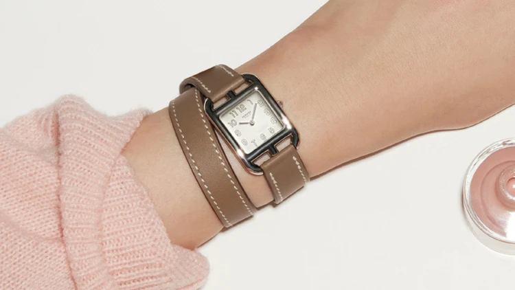 【エルメスの名品腕時計】フレンチシックな「ケープコット」が、手もとに知性と自由をくれる