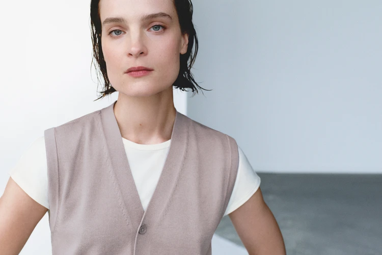 ユニクロ ユー 2026年春夏コレクション ニットコーデ