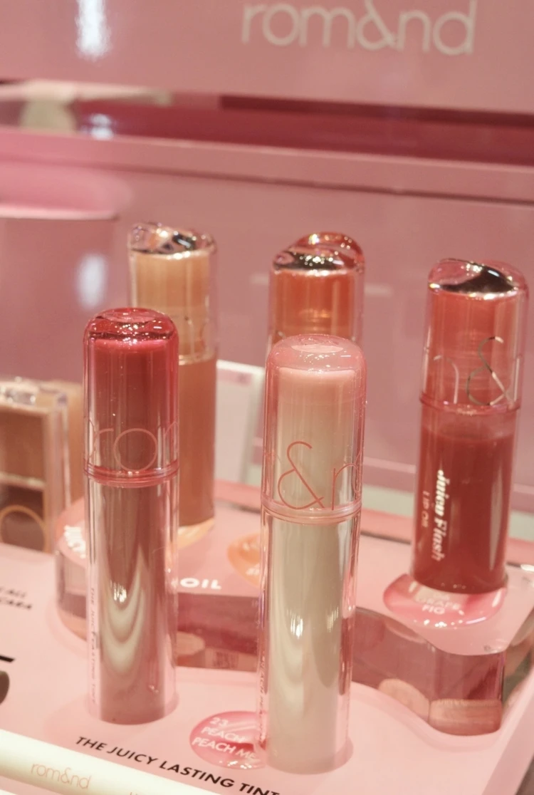 ロムアンド リップ