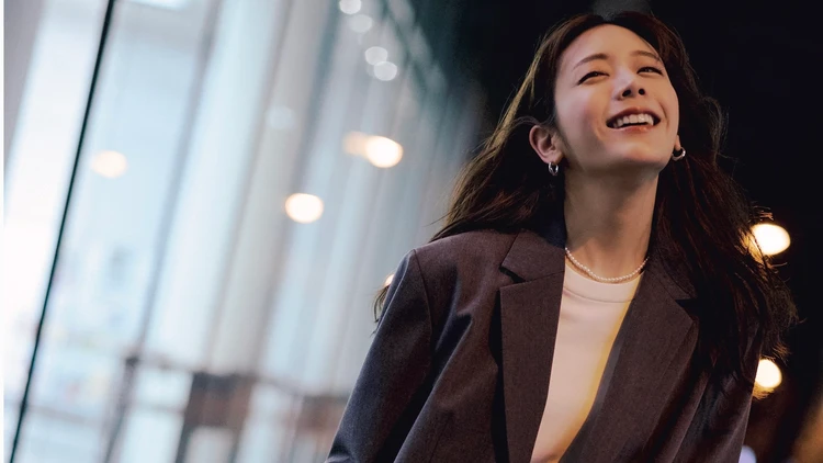 【テック服コーデ】UVカット、接触冷感のジャケットでこなれ通勤スタイル【BAILA今日のコーデ】