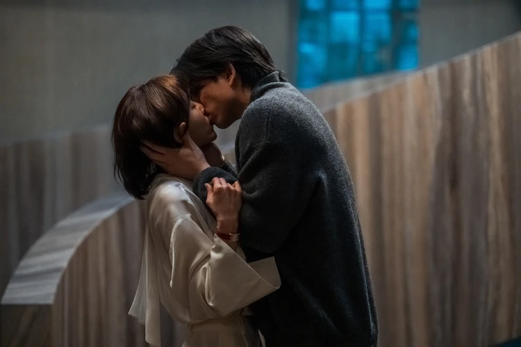 ドラマ　トランク　ついにキスをするインジとジョンウォンの写真