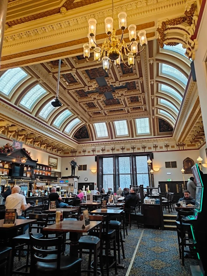 イギリス　Weather Spoon