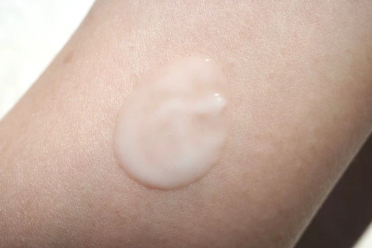 【新発売】エトヴォス初の導入美容液がすごい_3