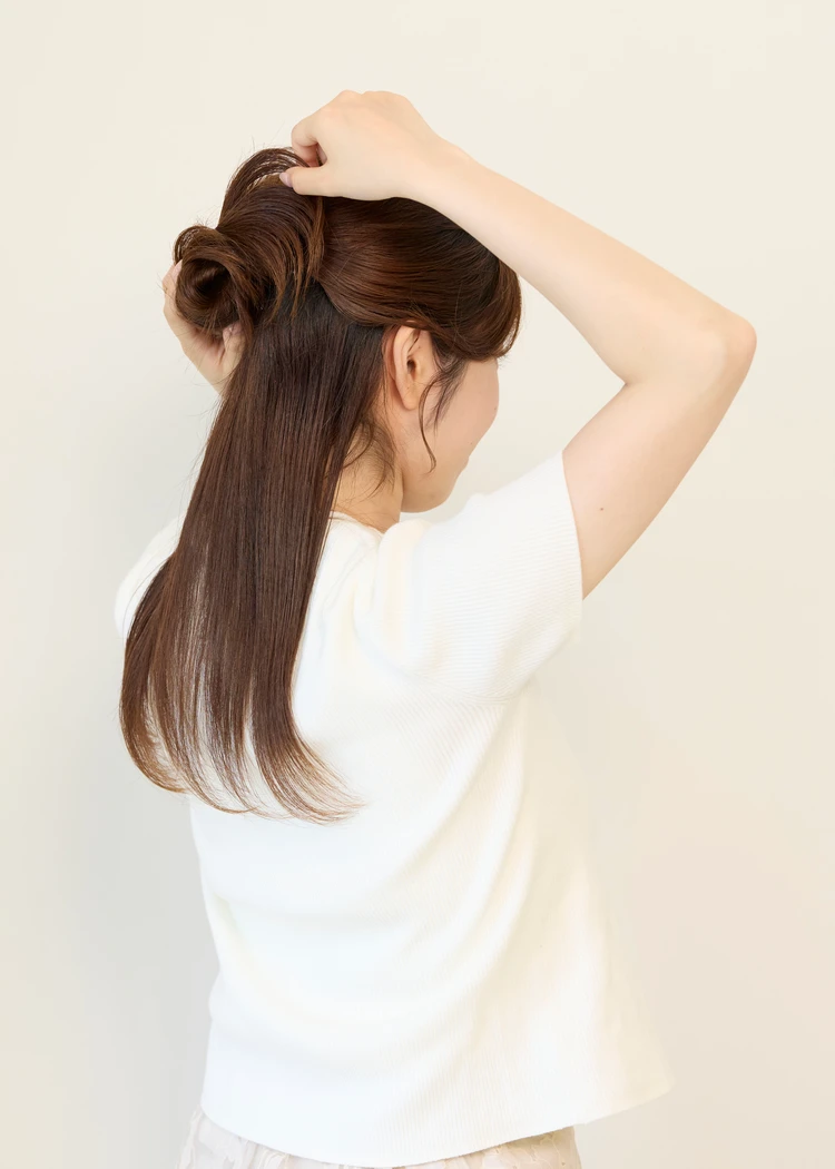 30代髪型・ロングのヘアアレンジプロセス 1