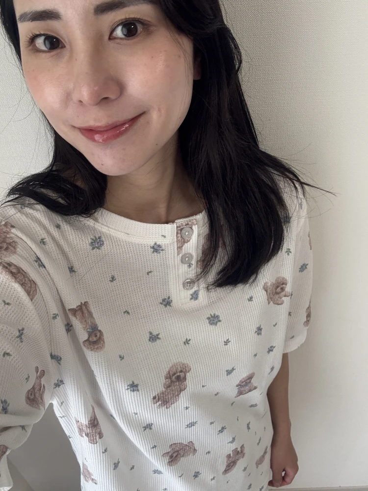 ピーチジョーンのパジャマを着用した自撮り写真