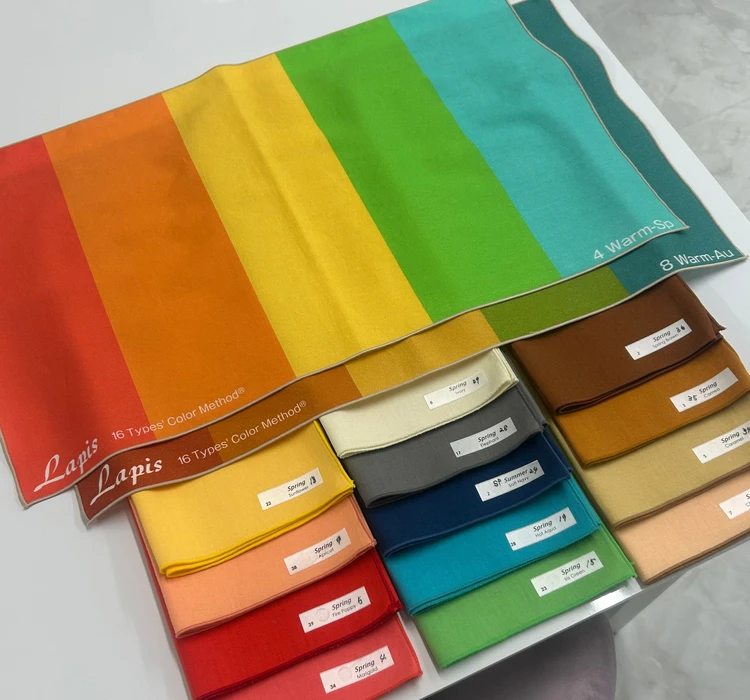 バイラーズの岡田りさ(パーソナルカラーWarmSpring)のベストカラーが並べられた写真