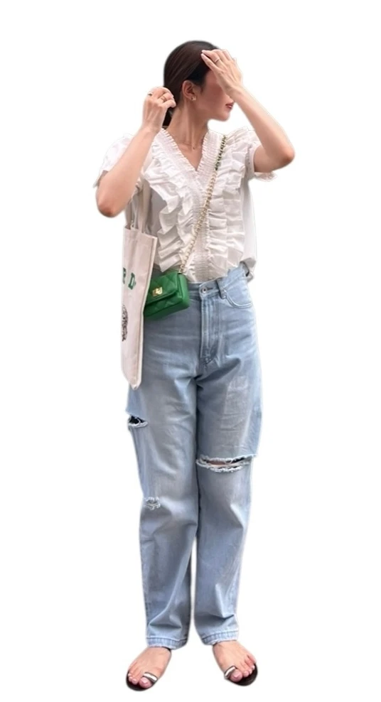 デニム、デニムコーデ、ダメージデニム、気温30℃コーデ、白ブラウスコーデ、ミニバックコーデ、サンダルコーデ、