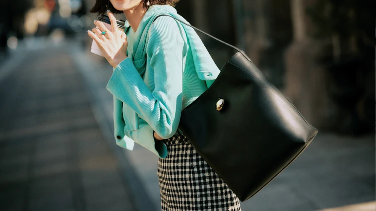 絶対使える大定番！この春狙うべき通勤バッグ「黒のワンショルダー」4選