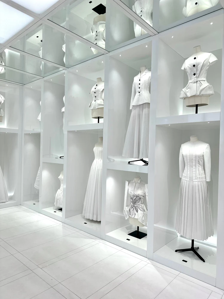 夢の空間へ。パリ・ディオール美術館で体感する、オートクチュールの魔法【パリ、ロンドン旅行記-vol.5-】_2