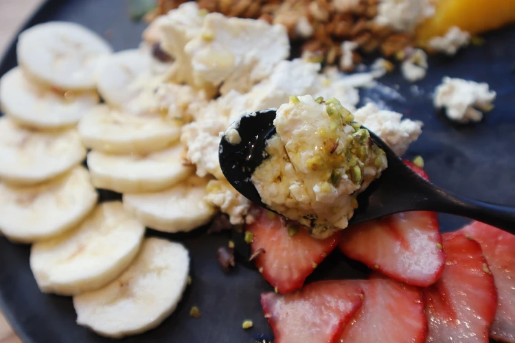 ニイチナナ　腸活　グリークヨーグルト　専門店　美容皮膚科クリニック　監修　東京　外苑前　毎日食べても飽きないボウル