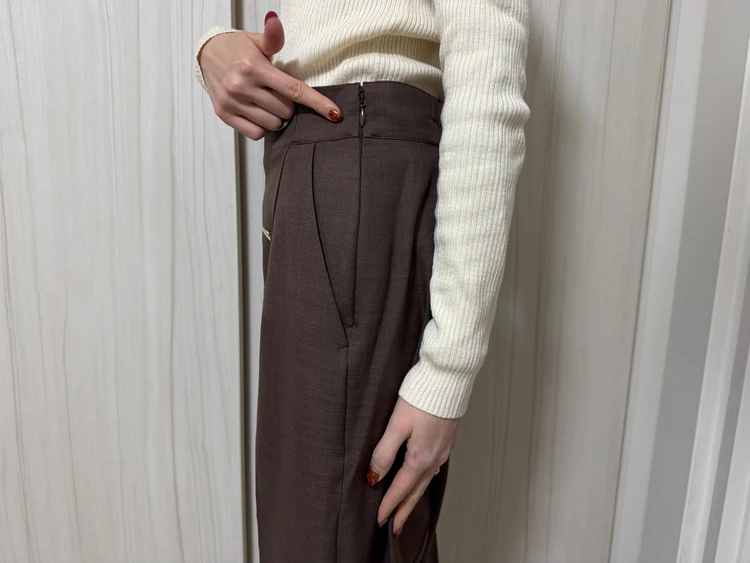 サイドにチャックがあるタイプなので、ウエストラインも真っ直ぐ綺麗に整うのが個人的に推せる！TONALワイドパンツ　カセット服　オフィスカジュアル