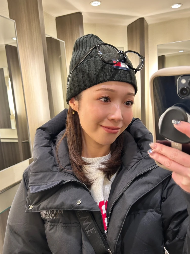 TOMMY HILFIGER ニット帽 着用写真 防寒コーデ