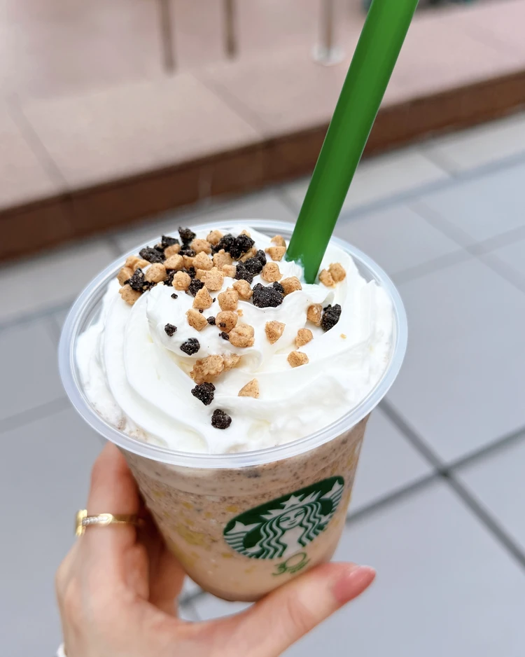 スタバ　新作フラペチーノ  チャンキークッキー　カスタマイズ　チョコレート　アーモンド🥛