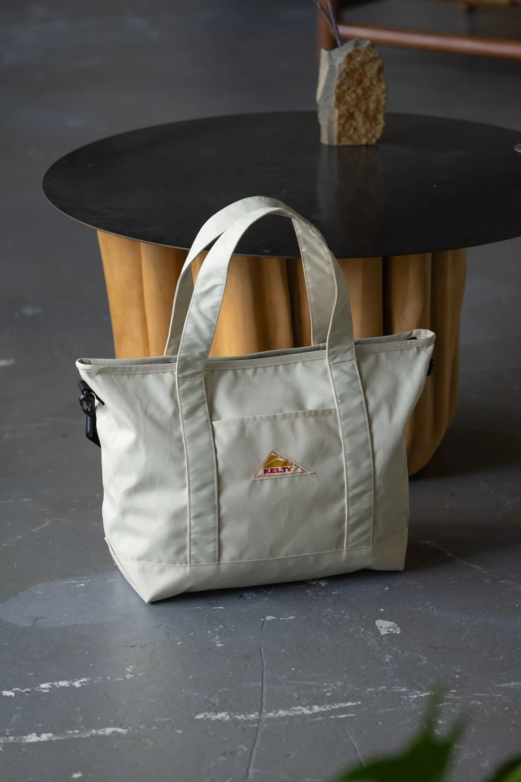 収納力も充実のES ジップ トート S