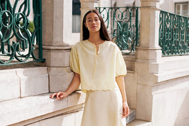 ユニクロ アンド コントワー・デ・コトニエ　2026年春夏コレクション　ブラウスコーデ