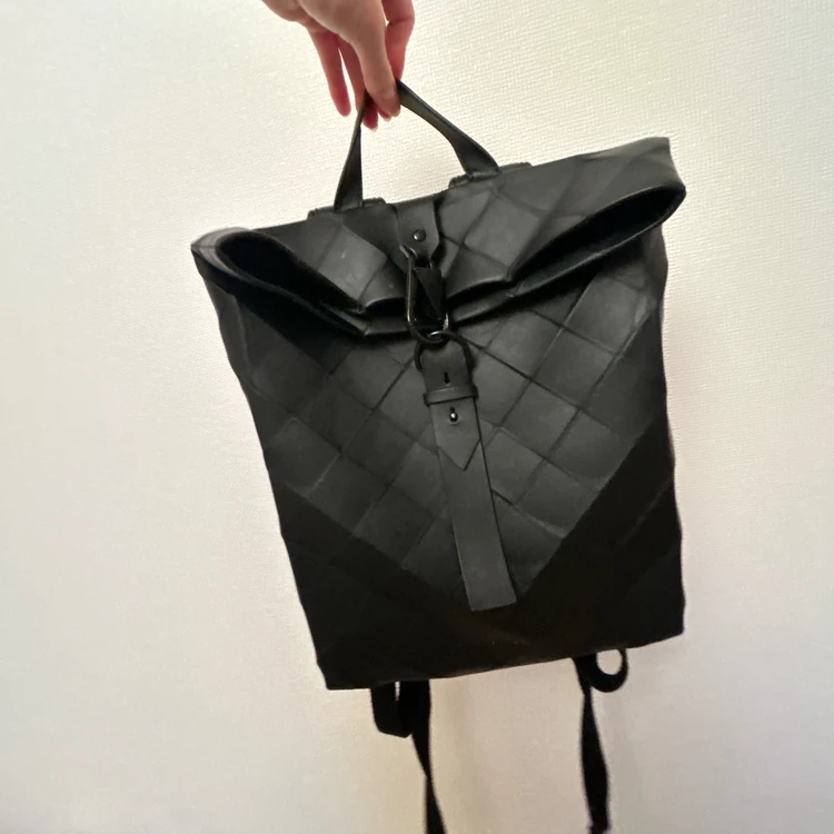 CHARLES&KEITH「ラージジオメトリック バックパック」