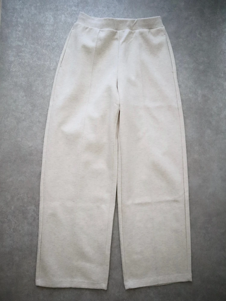 30代 ママ 旅 旅行 コーデ ファッション 電車 1泊2日 子連れ ユニクロ UNIQLO スウェットストレートパンツ 丈長め