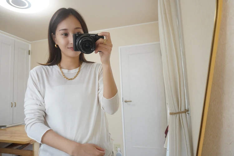 【GU】ソフトシアークルーネックT(長袖)着用写真