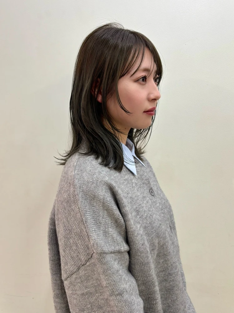 30代髪型・ミディアムのサイド