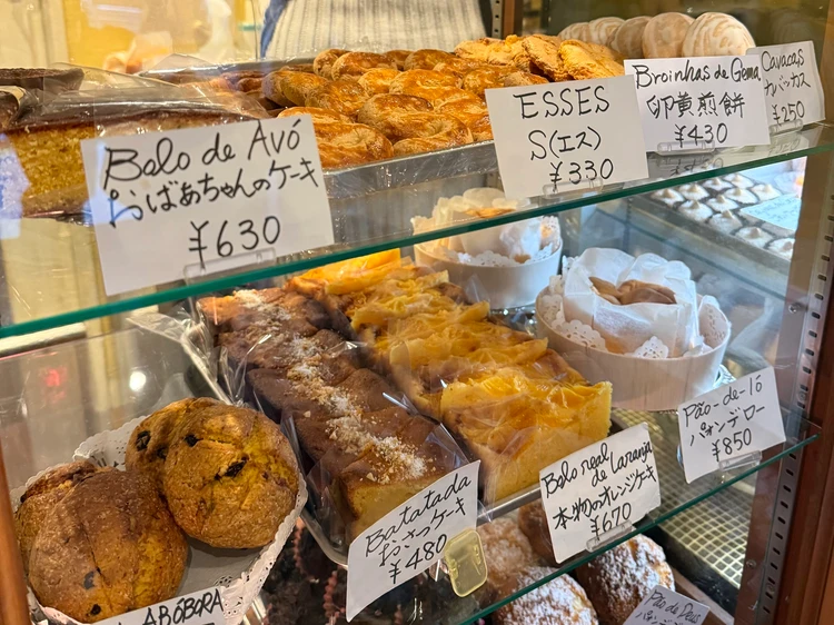神保町 ドース イスピーガ ショーケースの中