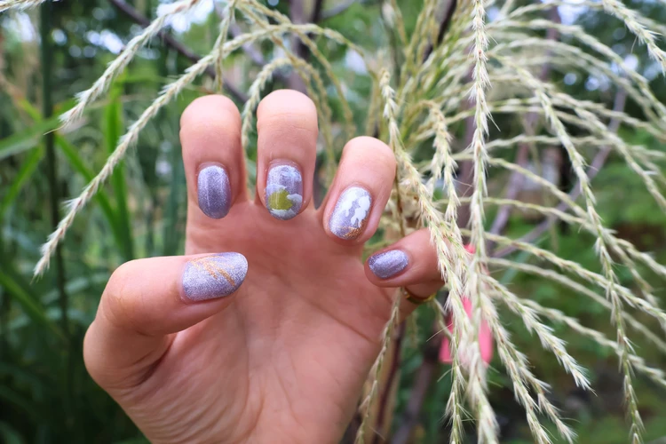 秋をシックに彩るシルバーマグネットネイル（中秋の名月ver.）_1