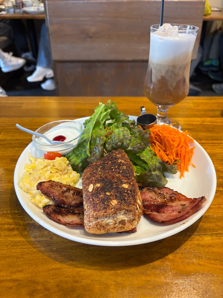 名古屋モーニング、マリブコーヒー、朝カフェ、モーニングプレート、カフェオレ、名古屋カフェ、ボリューム朝食、おしゃれカフェ