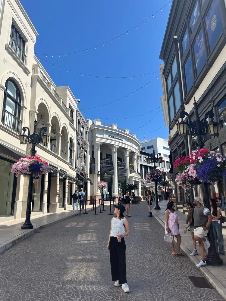 【ロサンゼルス】ビバリーヒルズのKitsonで見つけた大人可愛いロゴスウェット_1