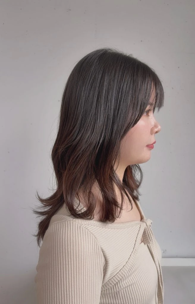 30代髪型・ミディアムのサイド