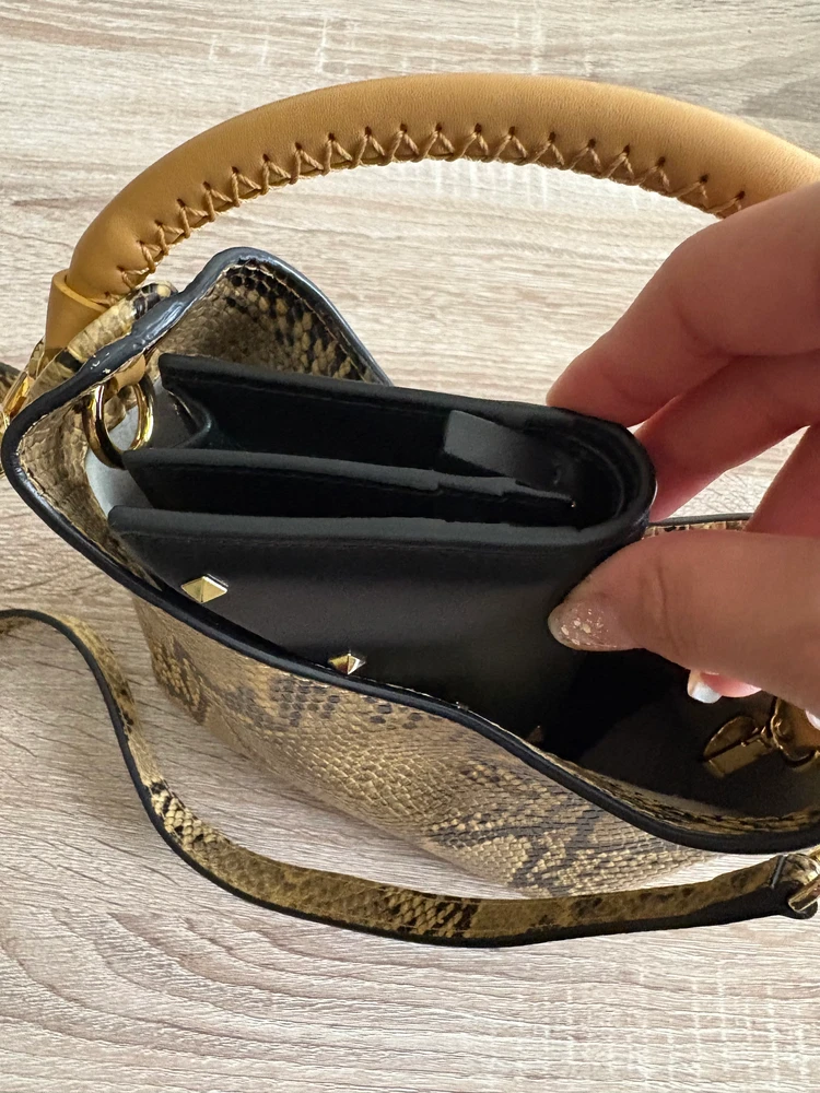 【VALENTINO GARAVANI】ロックスタッズのミニ財布がアウトレットで半額!購入レビュー_5_1