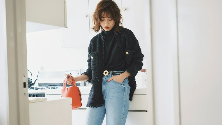 低身長 小柄さんのために生まれた注目デニムで楽々バランスアップ【BAILA今日のコーデ】