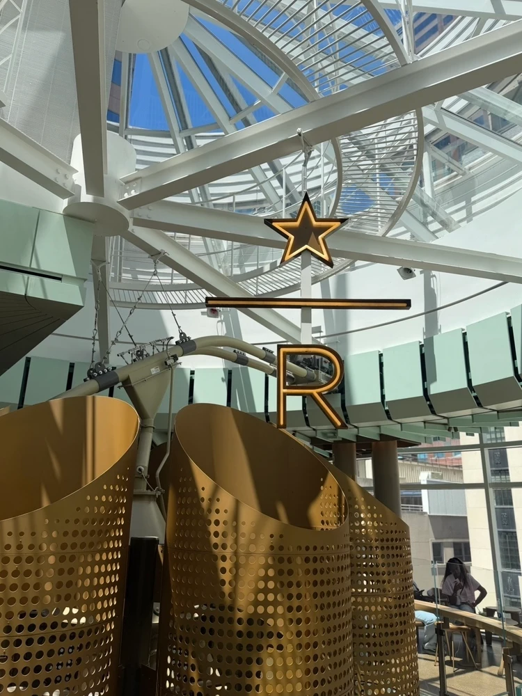 Starbucks Reserve Roastery CHICAGOの店内