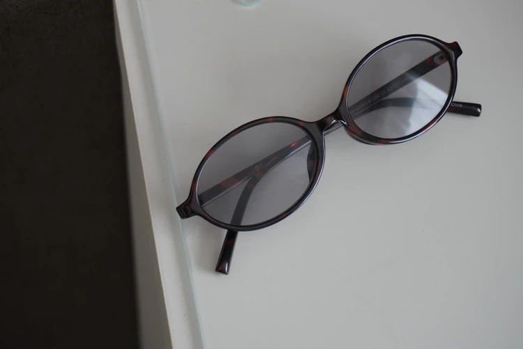 【GU】UVカットオーバルサングラス