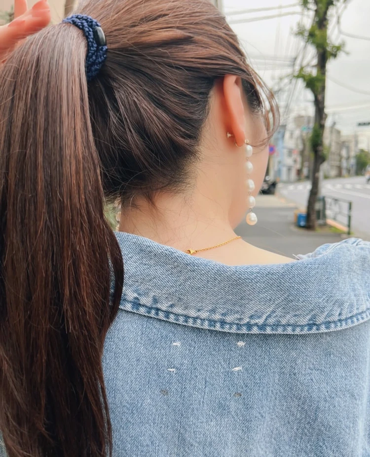 アッパーハイツ　アンクレイブ　コラボ　デニムシャツ　後ろ姿　バックスタイル　刺繍　upper hights　uncrave