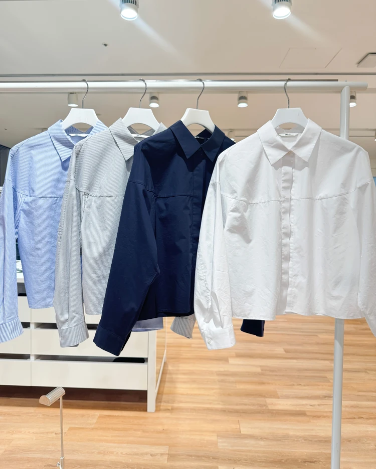 【UNIQLO】【洗濯機で洗える】<br>クレープジャージーボートネックTノースリーブ　￥990（値下げ中）<br>クレープジャージーストレートパンツ　￥2,990
