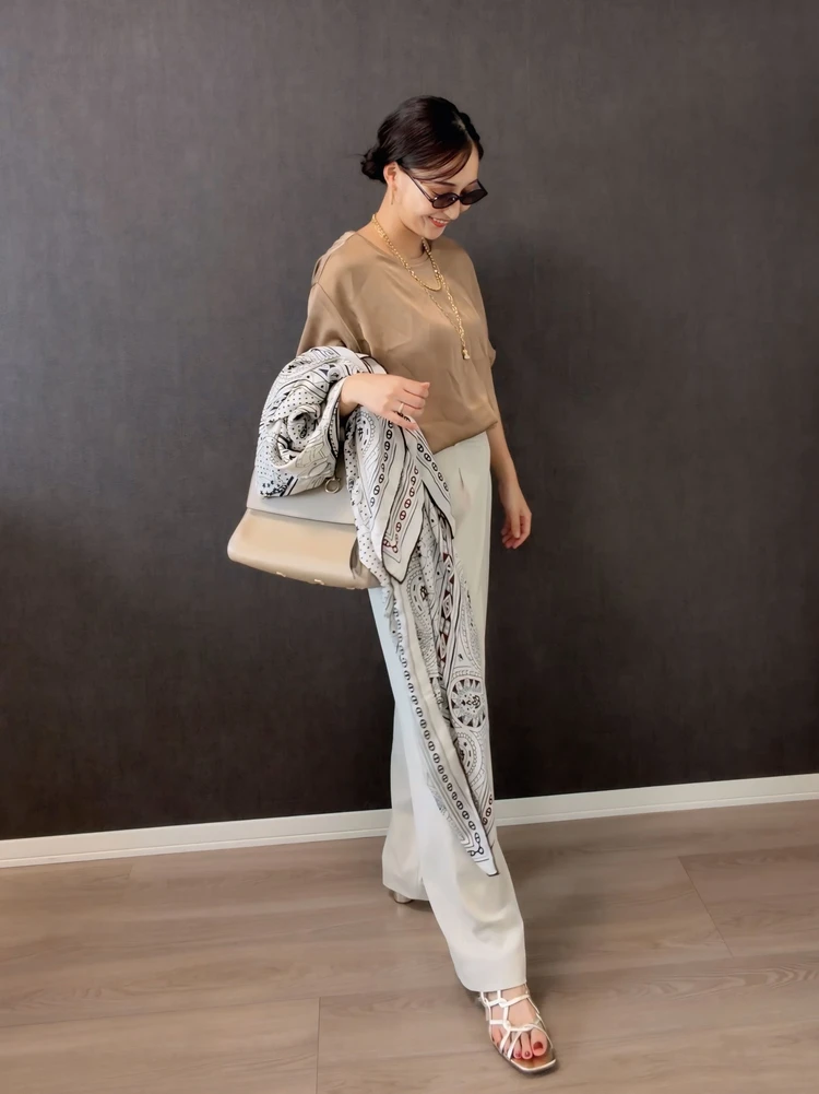 着用コーデ【ユニクロ】サテンオーバーサイズショートブラウス/5分袖(beige)