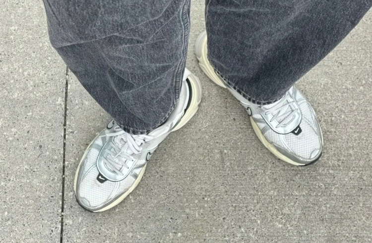 結局これしか履いてない!大人が頼る【シルバースニーカー】_1_1