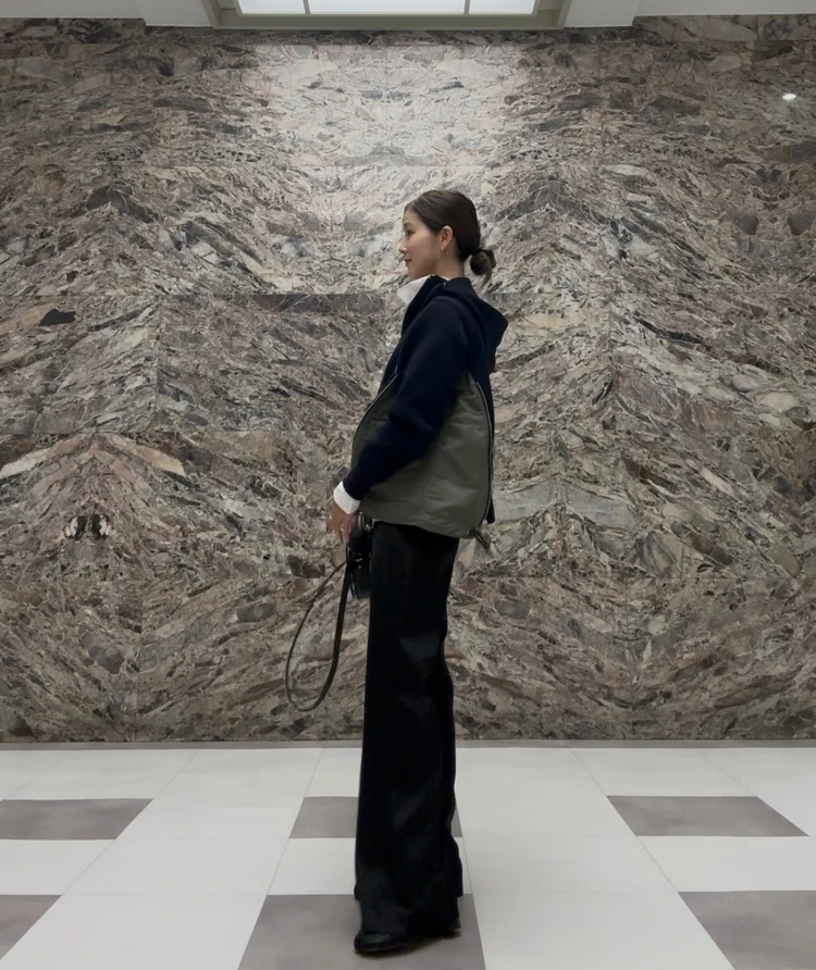 白シャツ×hoodieで休日コーデ【sacai】_4