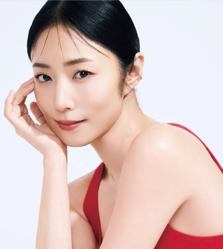 MEGUMIさん「30代からでも、自己ベストの透明感はつくれる」